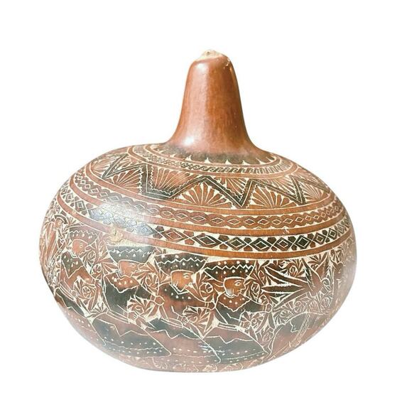 6” Hand-Carved Peruvian Gourd | Vintage Folk Art Accent - Picture 3 of 5